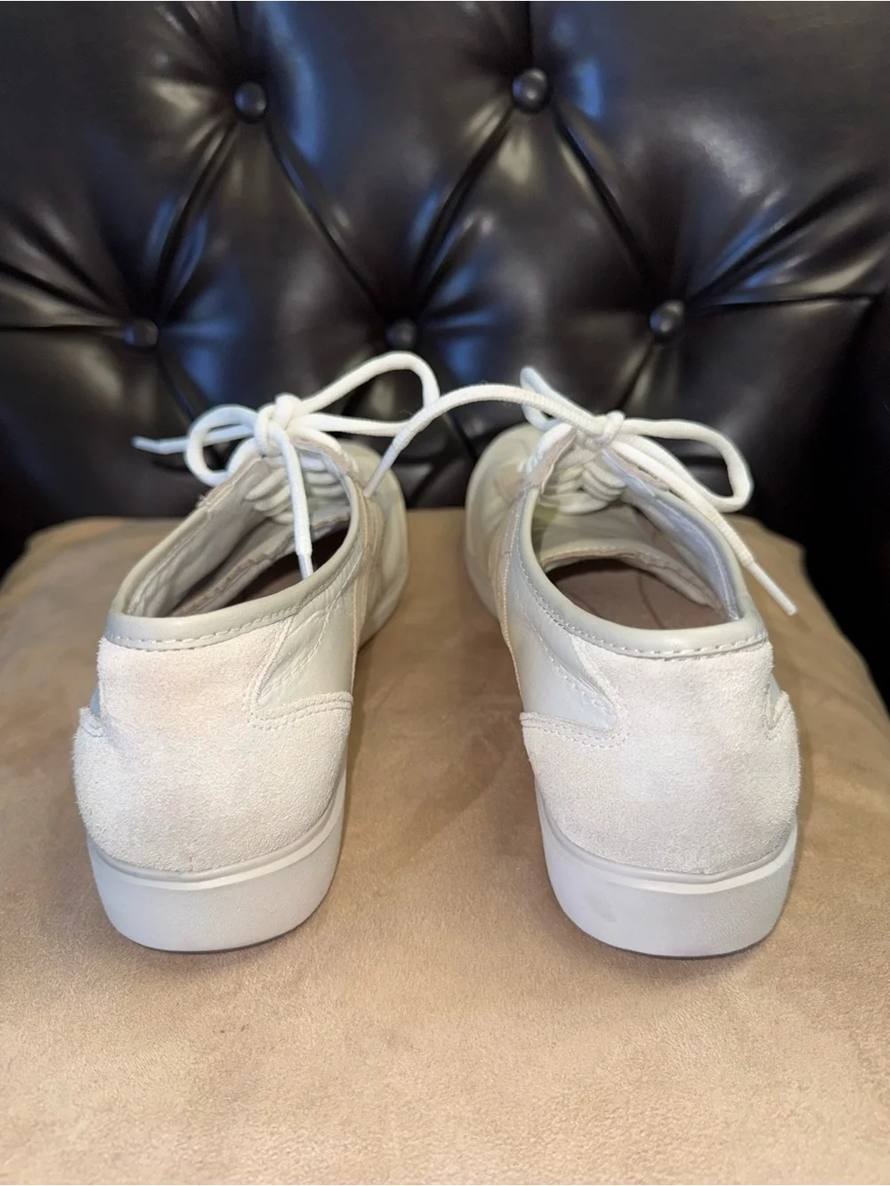 LIKE NEW ITALIAN  MUNRO BEIGE NEUTRAL COMBO SNEAKERS - SIZE 8.5